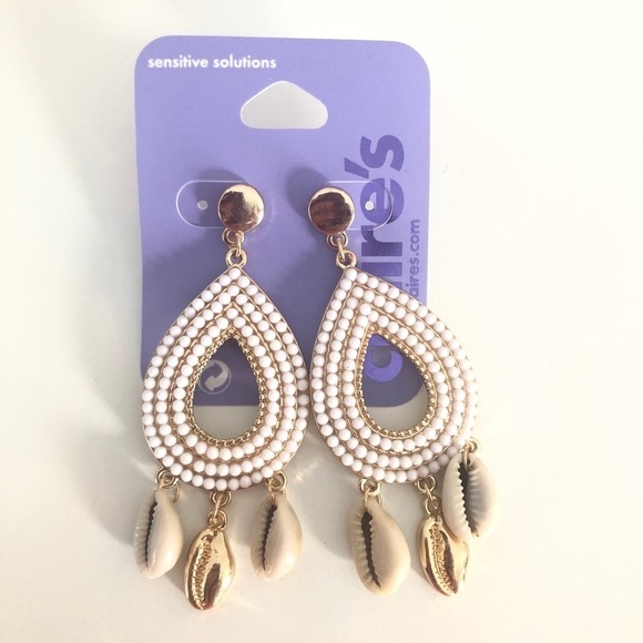 Claire's Gold tone Teardrop Seashell Drop Earrings - Picture 1 of 3